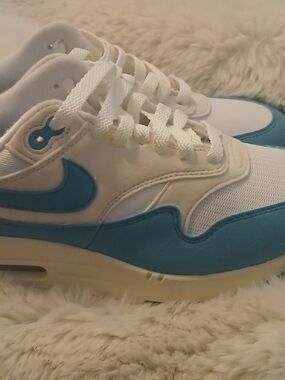 Womens NIKE AIR MAX 1's "Dusty Cactus" SIZE 6.5